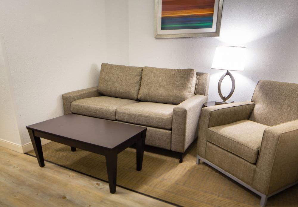 Holiday Inn Hotel & Suites Bloomington Airport By Ihg Zewnętrze zdjęcie